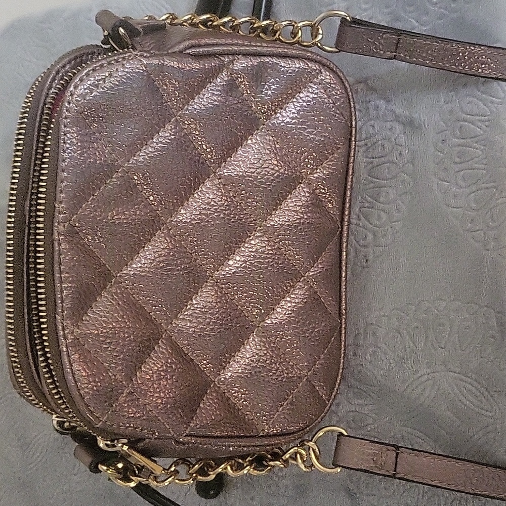 Juicy Couture iridescent pewter metalic sheen double quilted crossbody bag - Picture 10 of 11